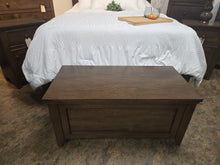 Load image into Gallery viewer, Shaker blanket box
