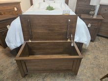 Load image into Gallery viewer, Shaker blanket box

