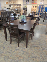 Load image into Gallery viewer, Thomas table set
