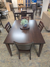 Load image into Gallery viewer, Thomas table set

