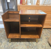 Load image into Gallery viewer, Record player stand
