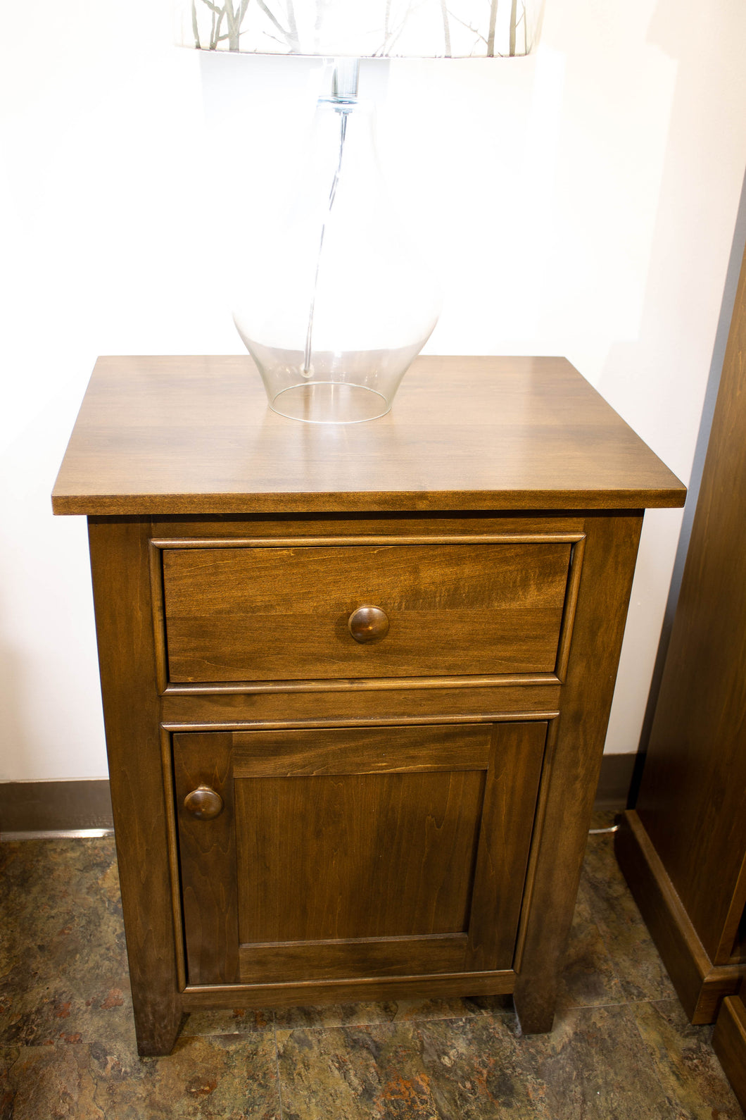 Linden nightstand- 1 drawer 1 door